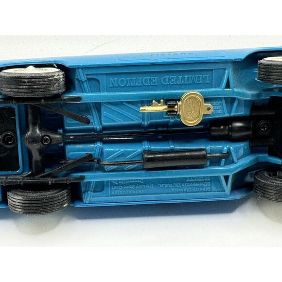 1955 CHEVROLET SEDAN DELIVERY WIX FILTERS LOCKABLE COIN BANK With Key - Picture 5 of 5